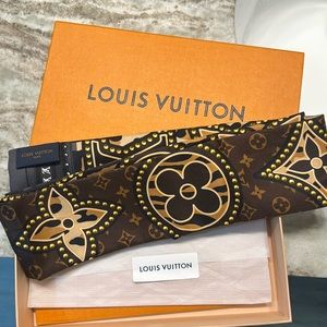 Louis Vuitton world bandeau